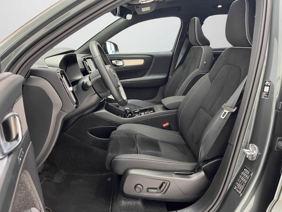 Volvo XC40 2.0 B4 G Ultra Dark Auto