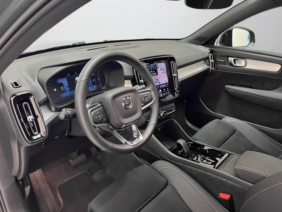 Volvo XC40 2.0 B4 G Ultra Dark Auto