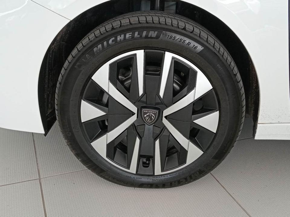 Peugeot 208 Style HYBRID 110 eDCS6
