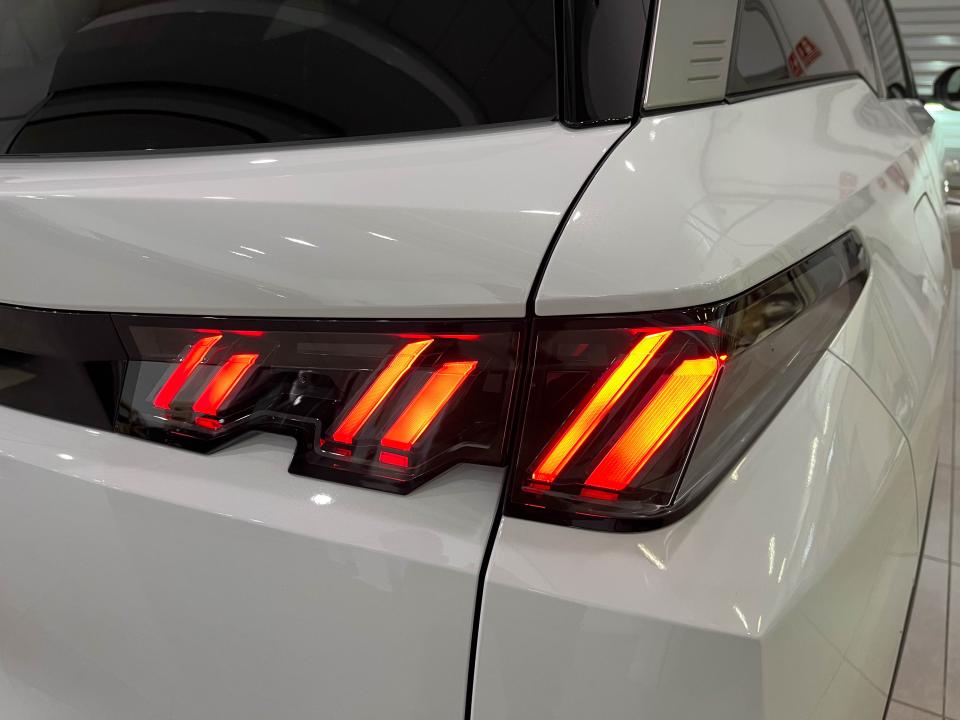 Peugeot 5008 Hybrid 1.2 107KW Allure Exclusive eDCS6