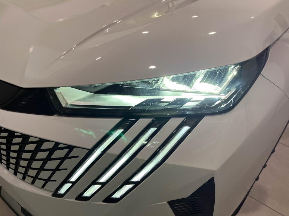 Peugeot 5008 Hybrid 1.2 107KW Allure Exclusive eDCS6
