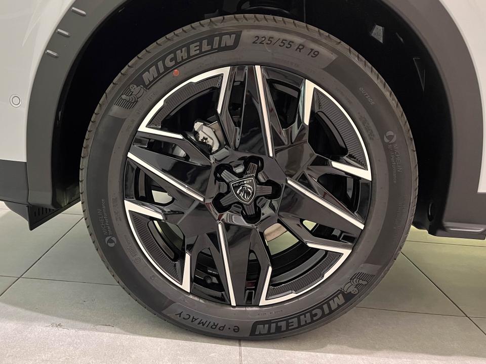Peugeot 5008 Hybrid 1.2 107KW Allure Exclusive eDCS6