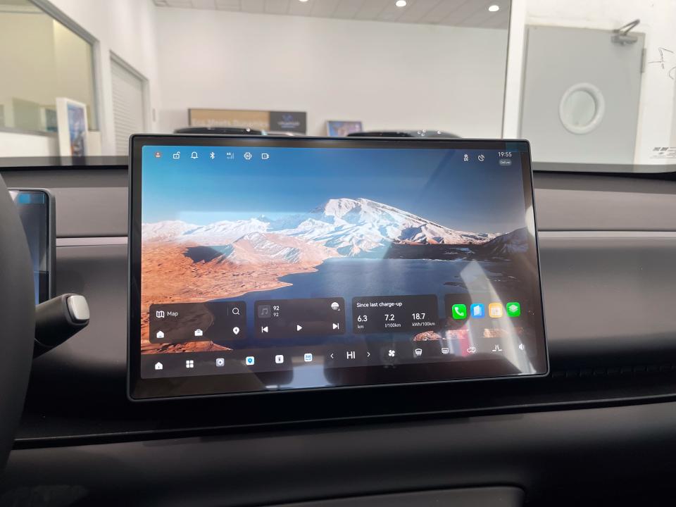 0 C10 C10 REEV 28.4 kWh Life REEV Hybrid Auto