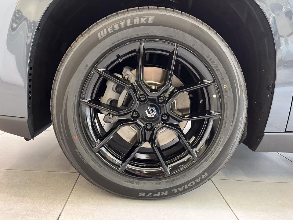 0 C10 C10 REEV 28.4 kWh Life REEV Hybrid Auto