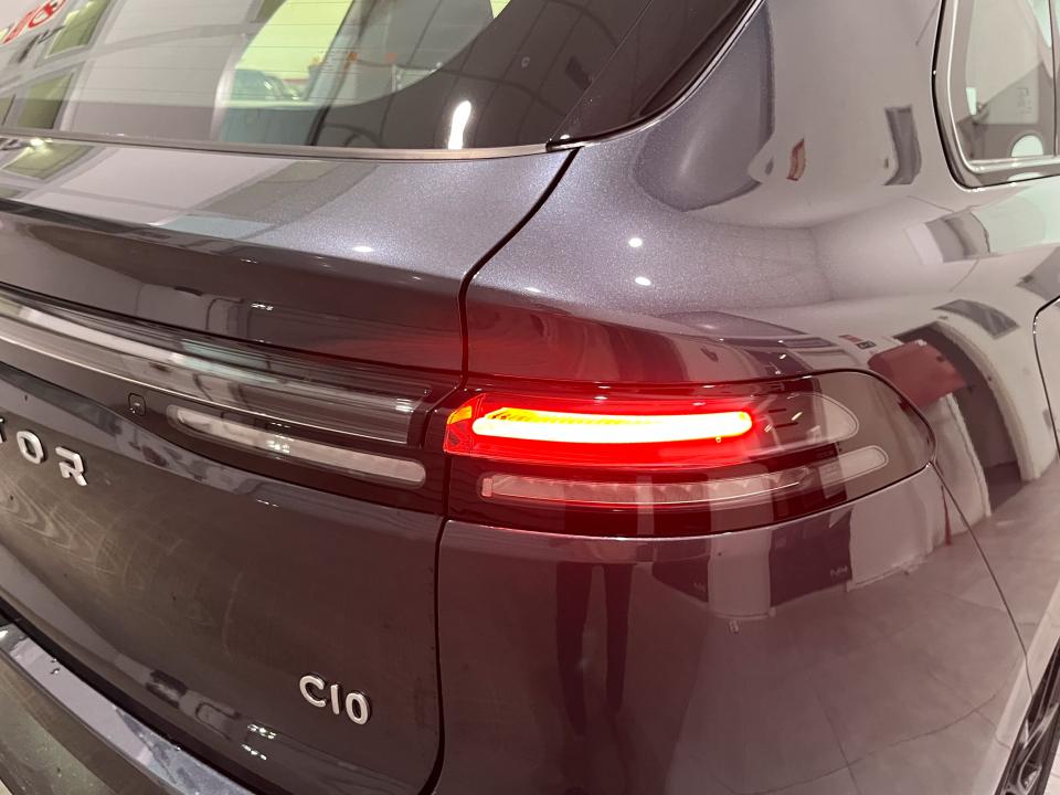 0 C10 C10 REEV 28.4 kWh Life REEV Hybrid Auto