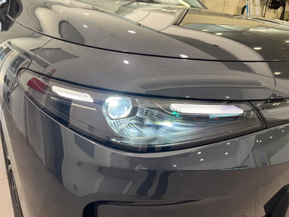 0 C10 C10 REEV 28.4 kWh Life REEV Hybrid Auto