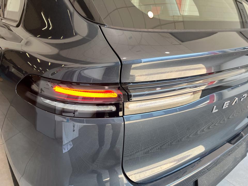 0 C10 C10 REEV 28.4 kWh Life REEV Hybrid Auto