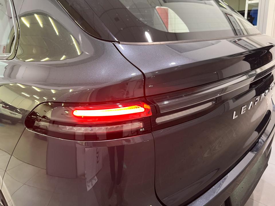 0 C10 C10 REEV 28.4 kWh Life REEV Hybrid Auto