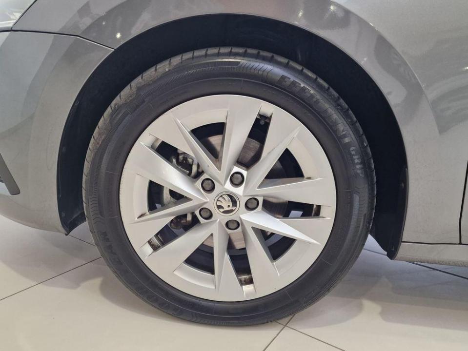 Skoda Octavia 1.0 TSI MHEV Selection DSG 81 kW (110 CV)