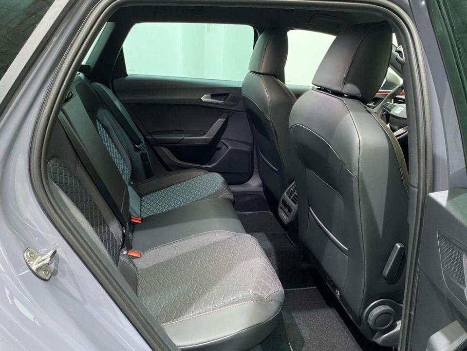 SEAT Leon 1.5 eTSI 110kW DSG S&S FR Spec Edition