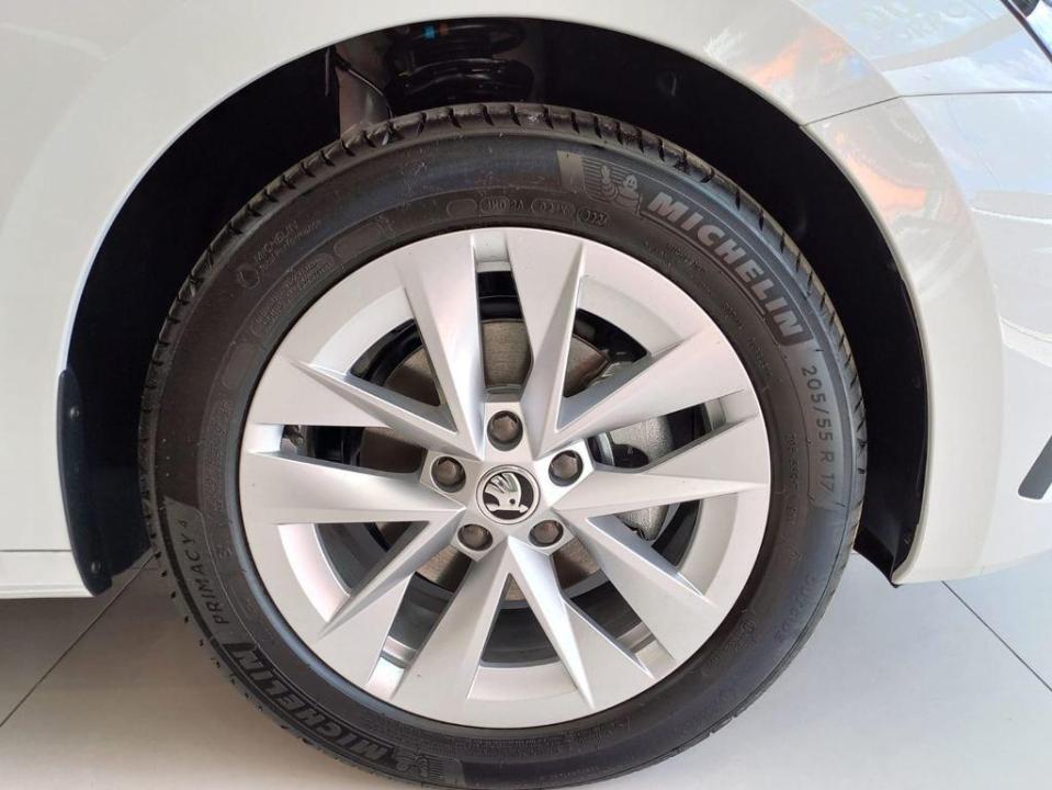 Skoda Octavia 1.5 TSI m-HEV Selection DSG 110 kW (150 CV)