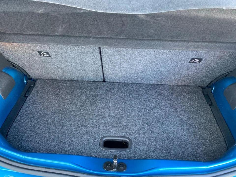Volkswagen e-up!  61 kW (83 CV)