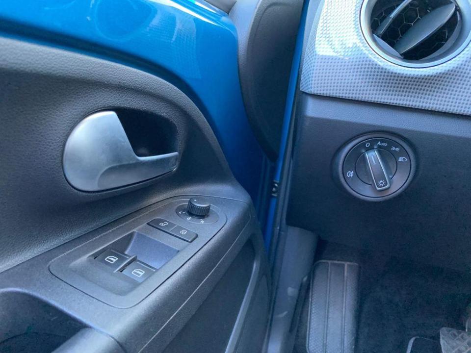 Volkswagen e-up!  61 kW (83 CV)