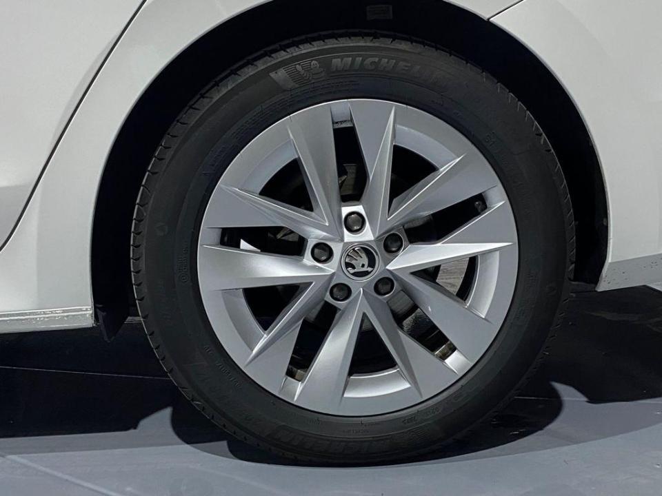 Skoda Octavia 1.5 TSI m-HEV Selection DSG 110 kW (150 CV)