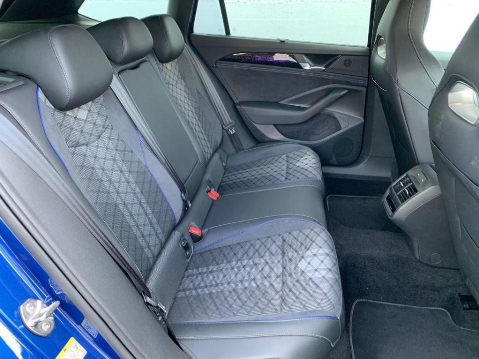 Volkswagen Passat R-Line eHybrid PHEV 200 kW (272 CV) DSG