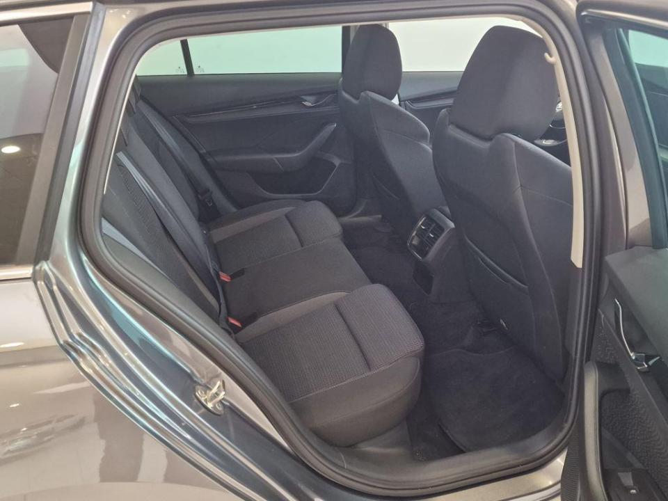 Skoda Octavia Combi 1.0 TSI MHEV Selection DSG 81 kW (110 CV)