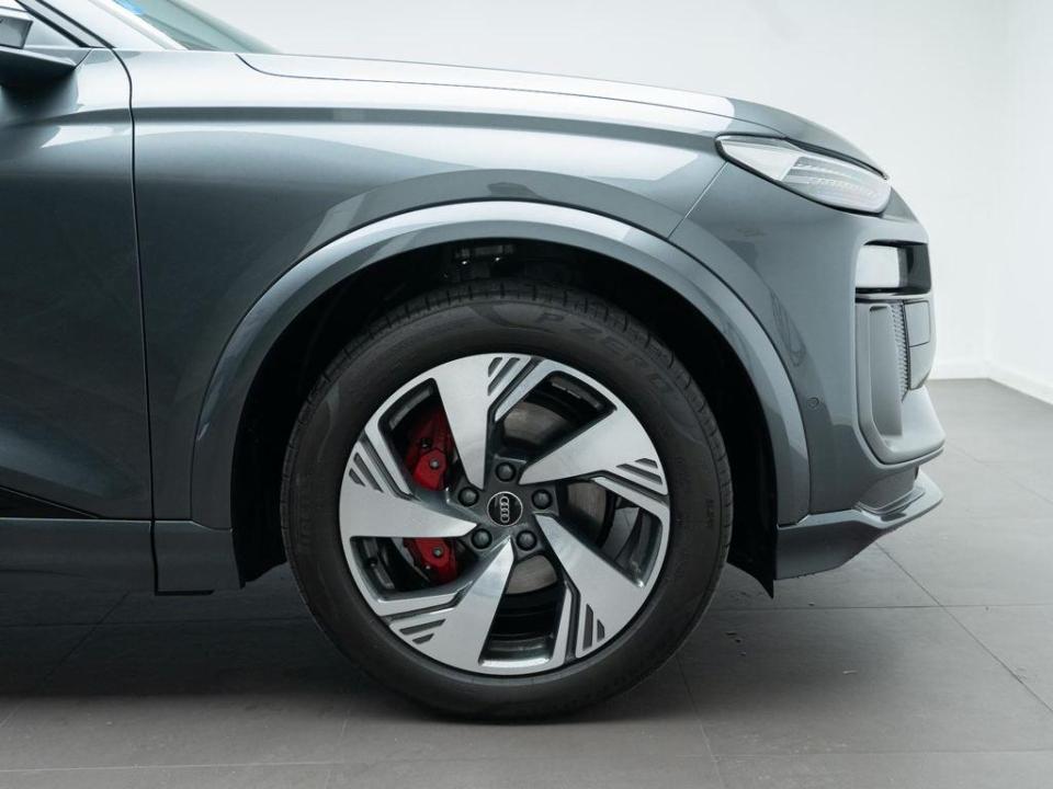 Audi Q6 e-tron S line Quattro 285 kW (388 CV)
