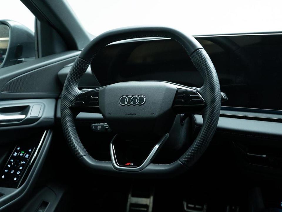 Audi Q6 e-tron S line Quattro 285 kW (388 CV)