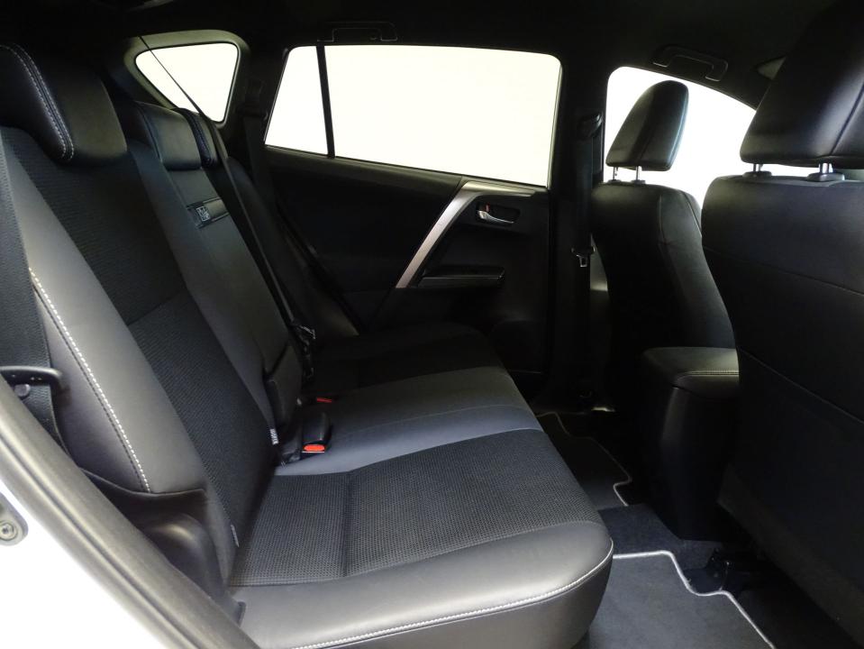 Toyota Rav4 2.5l hybrid 2WD Feel!